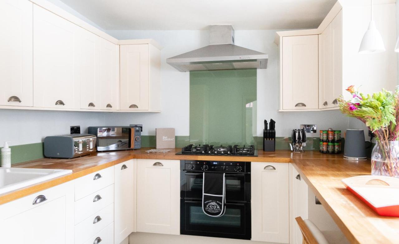 The Euston Square Escape - Modern And Central 4Bdr Home ロンドン エクステリア 写真